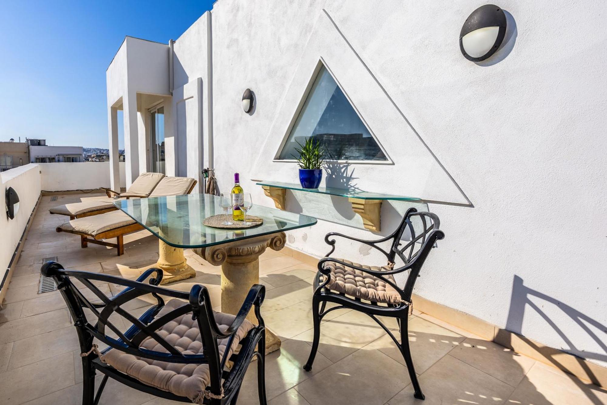 Stunning - Seaview Penthouse 3-Bed + Parking Apartman Sliema Kültér fotó